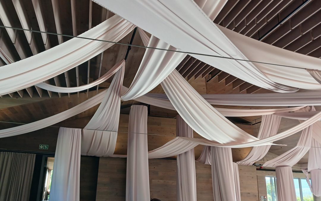 Random swags ceiling draping in off-white fabric at a wedding in Johannesdal, Cape Winelands